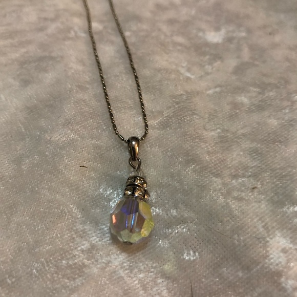 Faceted crystal and silver tear drop necklace. - Picture 4 of 6